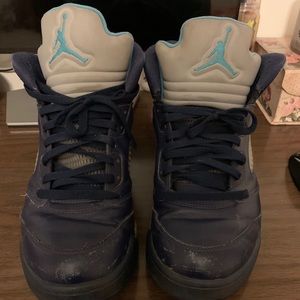 Size 13 Men’s Jordan Retro 5 “Hornets”.